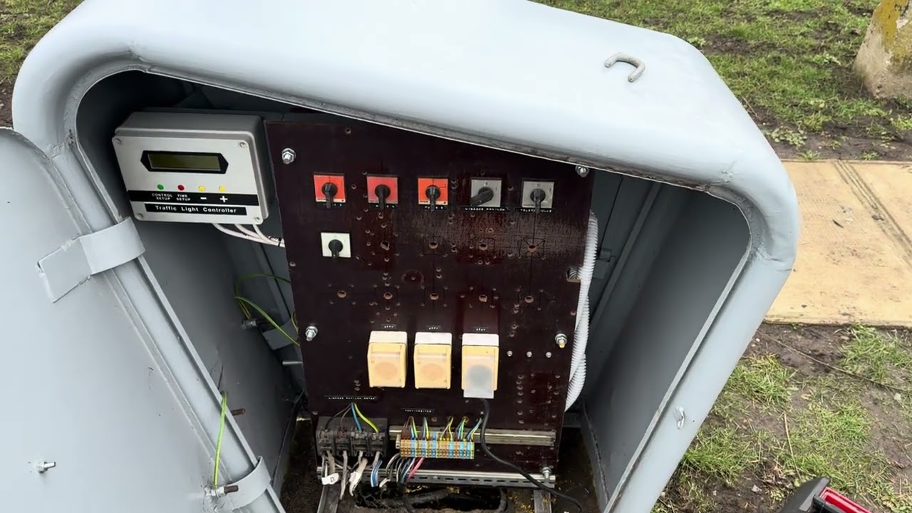 Elkezdtem a Püspökladányi villanyfényes retróvilág vasúti átjáróját építeni