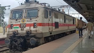 20953/MGR Chennai Central - Ahmedabad SF Express led by LGD WAP 7 crossing Lonavala