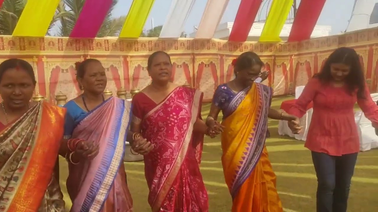 Sadi me Arch Bishop John Barwa SVD  Dholok Bajate huye aur Nachte huye Bhubaneswer Part-2