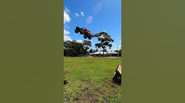 Arrma Mojave in slow-mo glory / RC car jump #shorts #rccar #rctruck