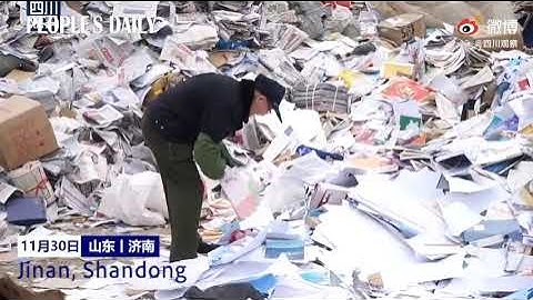 76-yr-old Chinese grandpa working at recycling stations found and collected books for rural schools