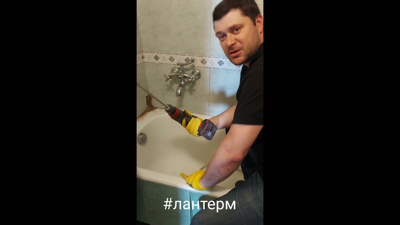 Монтаж труб воды в санузле со сверлением отверстий в кафеле. - YouTube