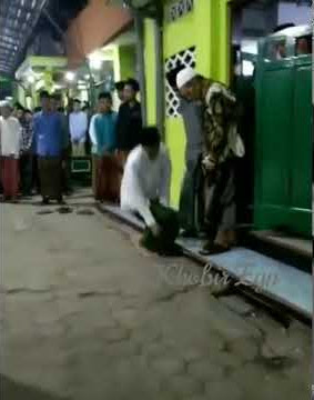 KH.Maimoen Zubair (Adab di atas ilmu)