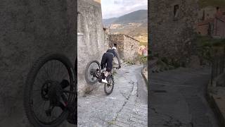 It’s time… #stoppiesunday 🤘 #italy let it roll… #mtb #cycling #letsplay #firsttry keep on 🚴‍♂️🕺😎