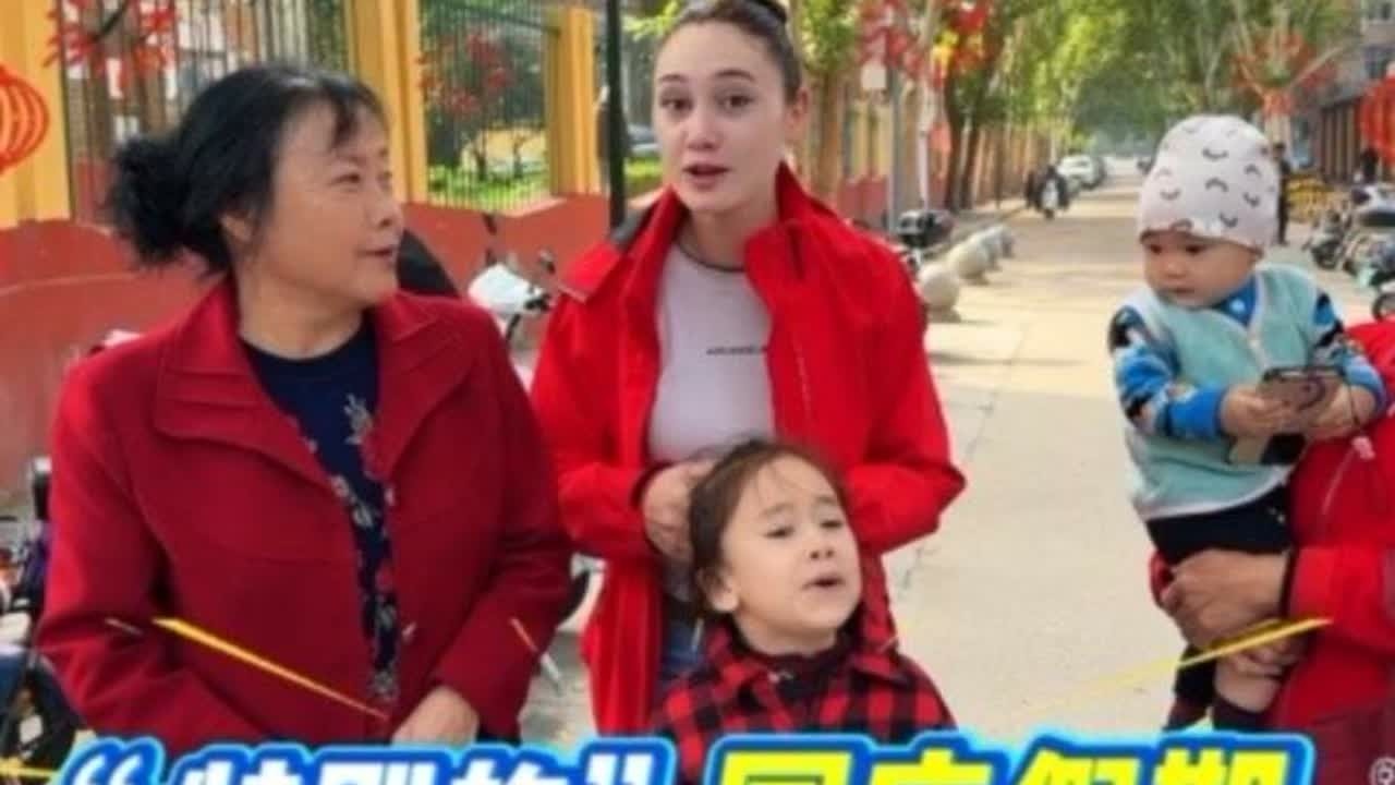 这个国庆假期不一般，中国婆婆联手外国媳妇，送出宠粉礼物！ #2025第三只眼看中国 #婆媳关系 #我的乡村生活 #家庭亲情