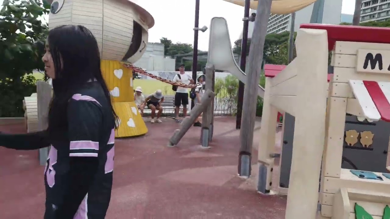 Bugis Street, Kampung Glam, The Shoppes, Helix Bridge, Gardens By The Bay, Cloud Forest