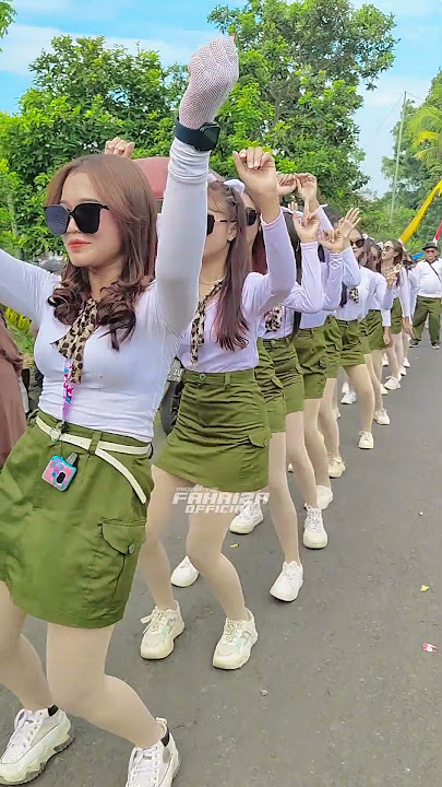 Penari Karnaval Tongtek Gemilang