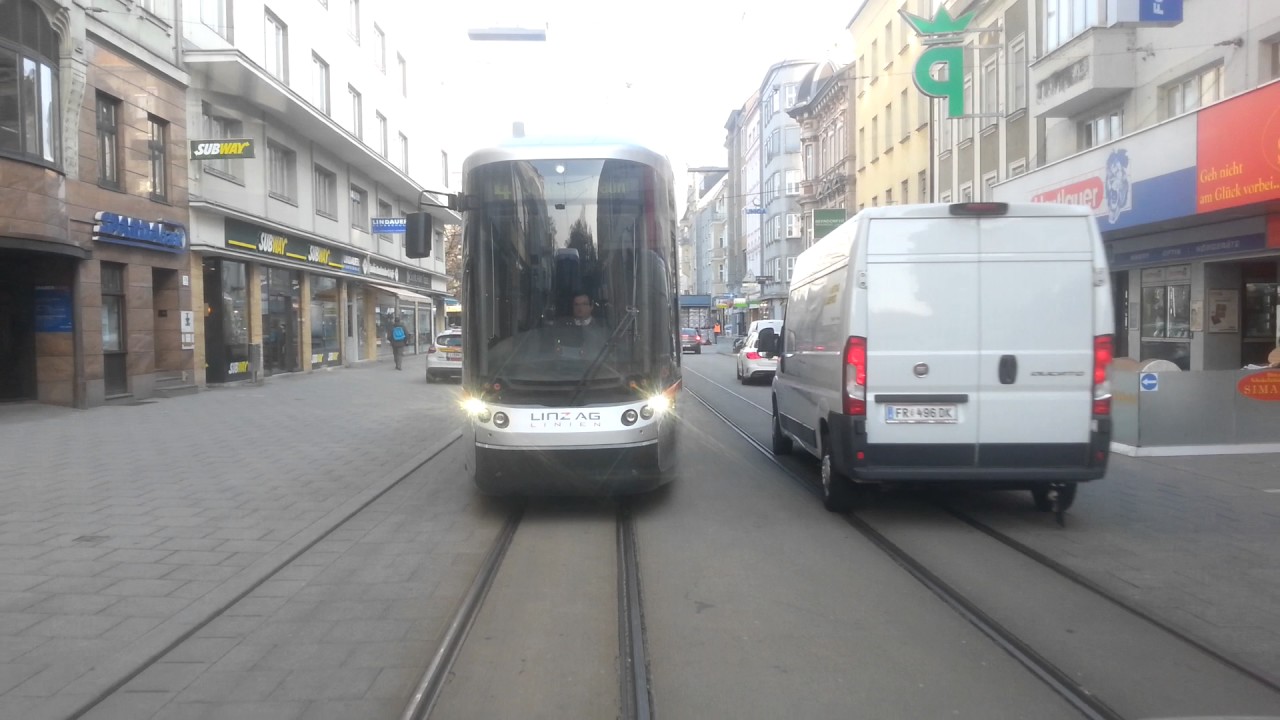 Cityrunner _ Linz _ Tramverkehr vor Bahnhofstunnel