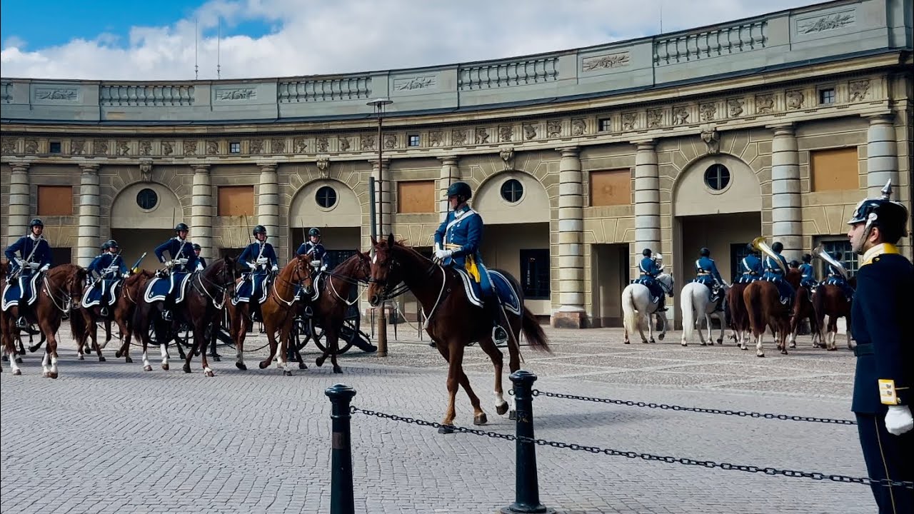 Changing of the Guard in Sweden - Life Guards & Mounted Band 🇸🇪🐴