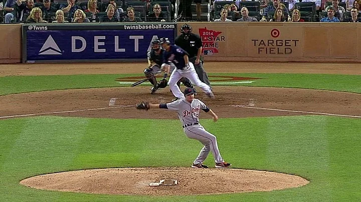 Hardy makes play with behind-the-back stop
