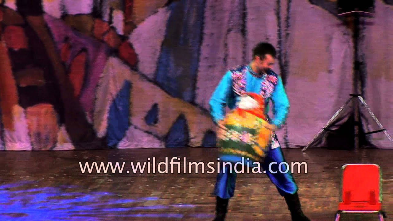 Russian entertains India with Juggling acts