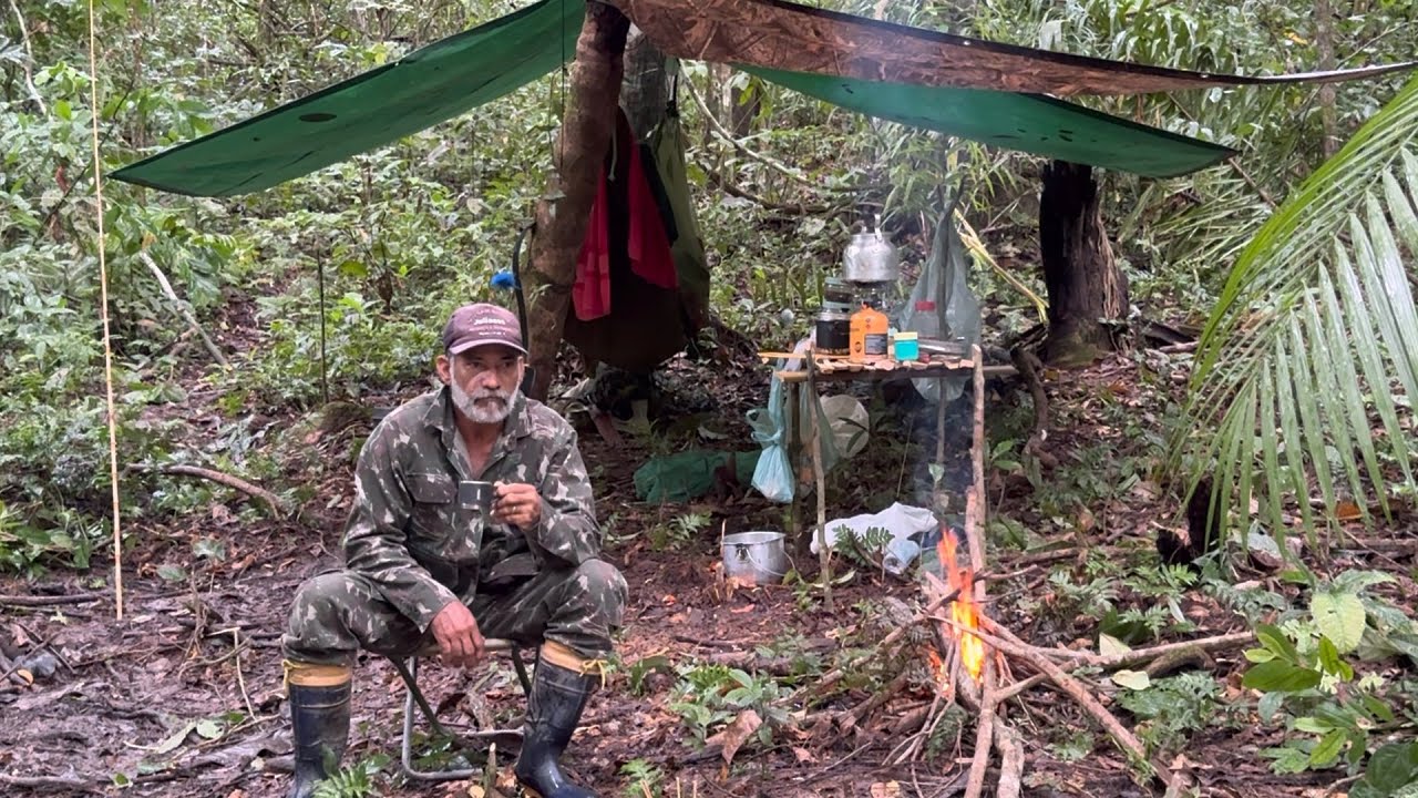🏕️ACAMPEI MATA ADENTRO NA TRILHA DOS PORCÃO FIZ MINHA JANTA E OS MACACOS OBESERVANDO