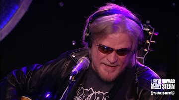 Daryl Hall “Kiss on My List” on the Howard Stern Show