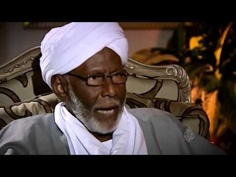 شاهد علي العصر حسن الترابي الحلقة الثانية بث مباشر قناة الجزيرة مع احمد منصور ج2 hassan al turabi