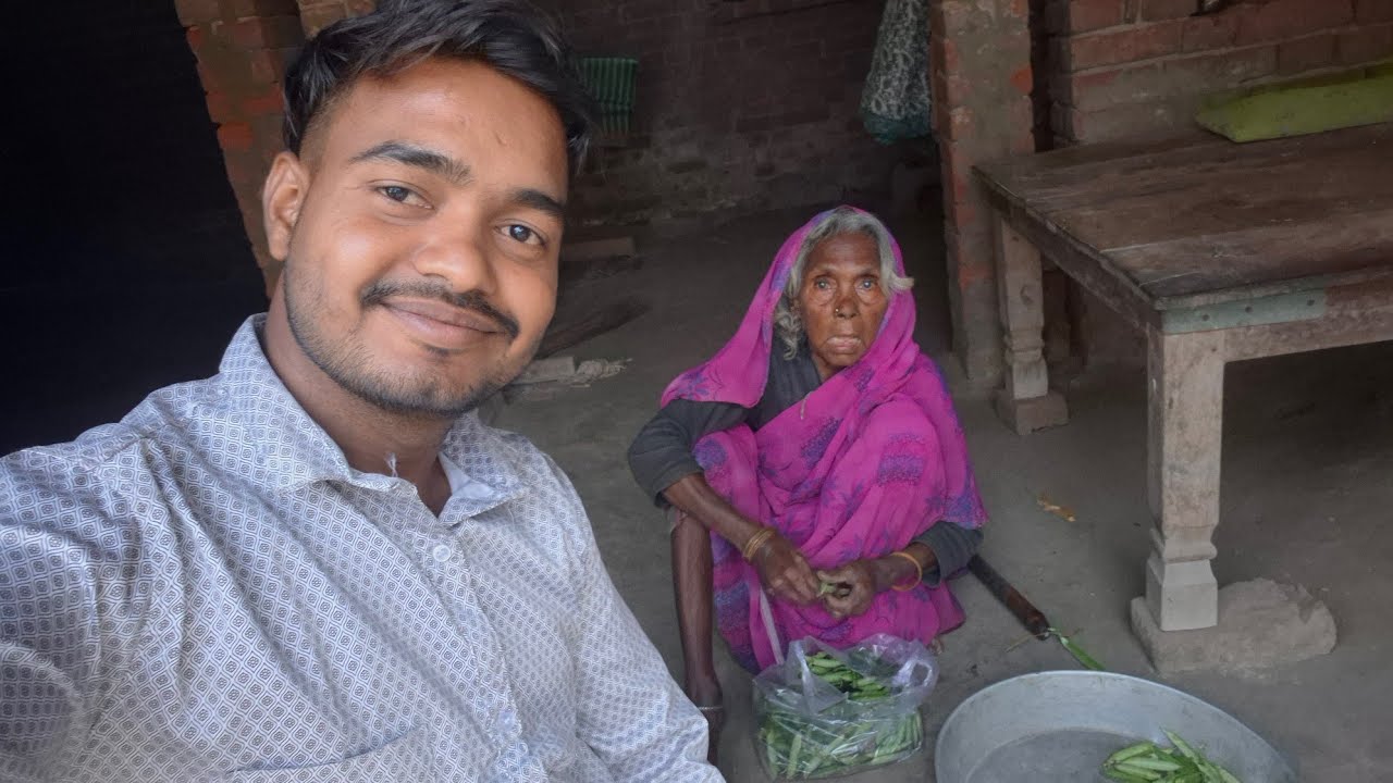 बहुत दिनो बाद दादी से मिला और काफी गाँव मे हरियाली है😍