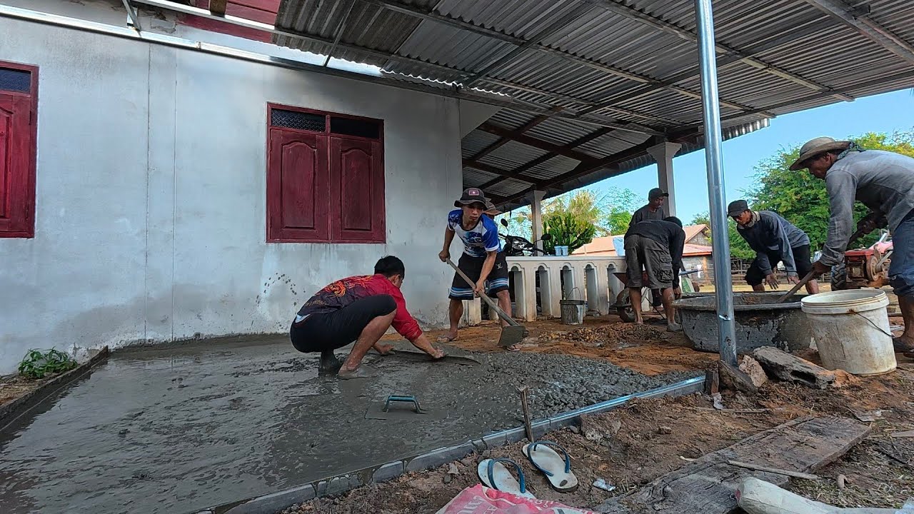 เทคอนกรีตพื้นบ้านกับทีมงาน//ເທພື້ນເຮືອນກັບທີມງານ Hieng บ่าวเฮียง คนหากิน