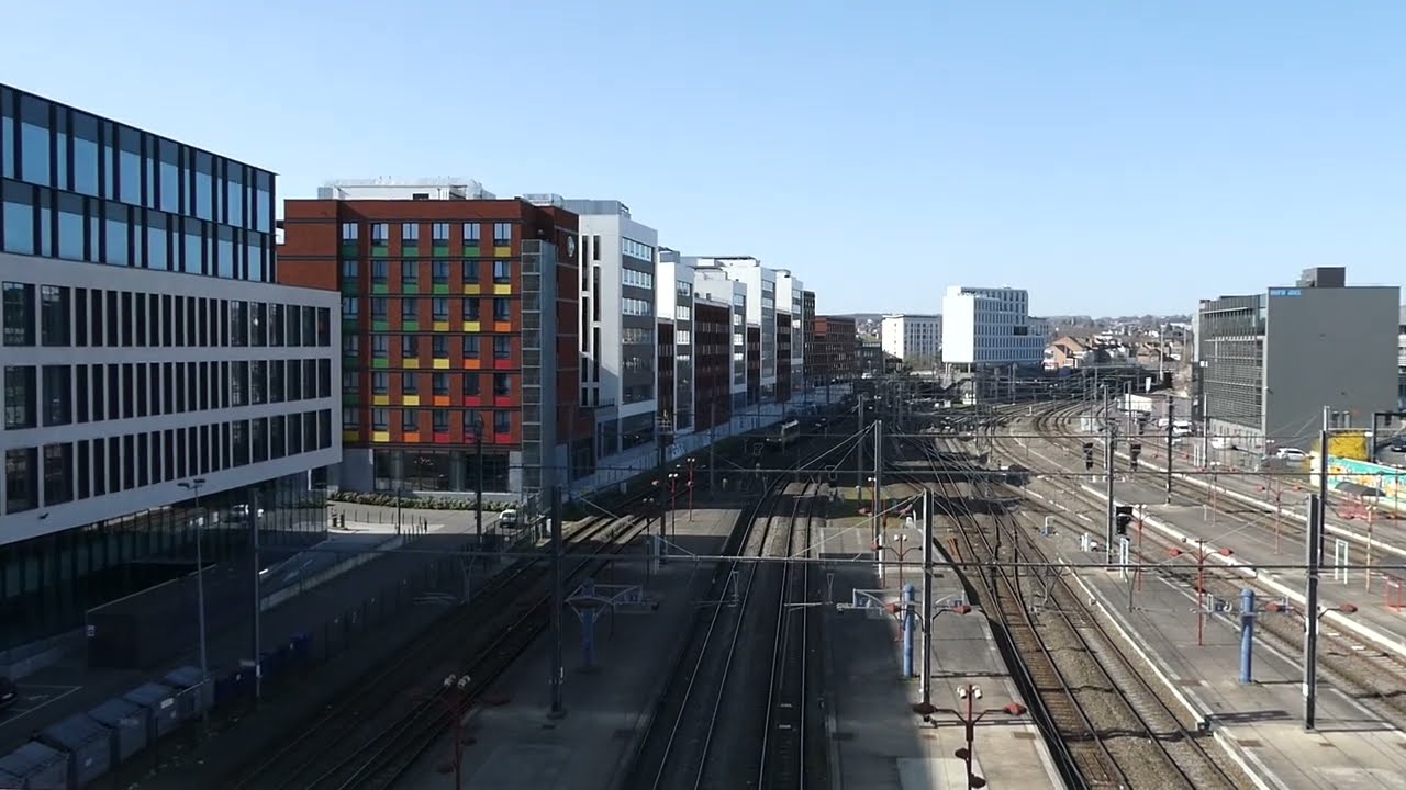 it drives the trains at the station of Namur!