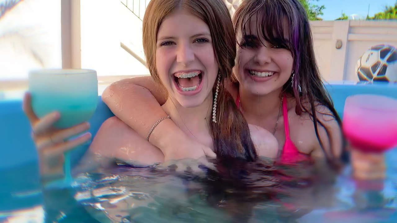Mergulhando com a prima 😆😍 - Modelo Julinha