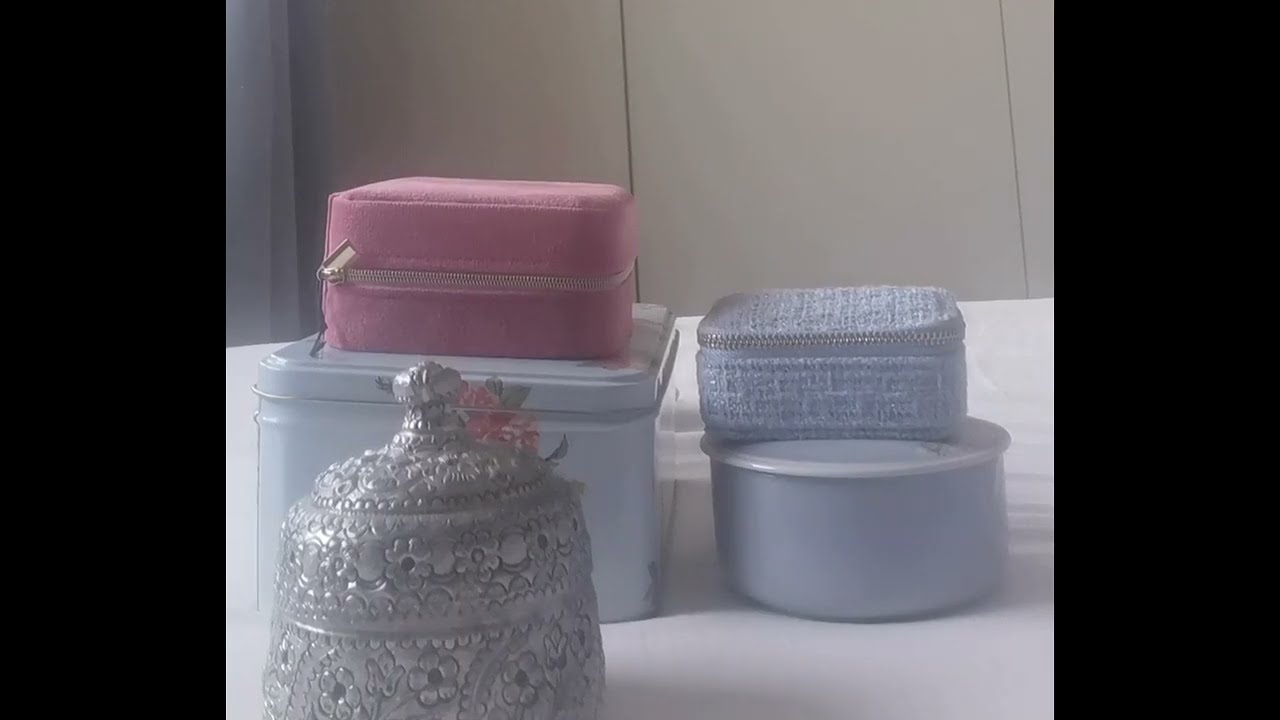 ASMR. Jewlery collection, show and tell 💍💎Soft spoken. Chewing gum. With a sudden ending 🙈