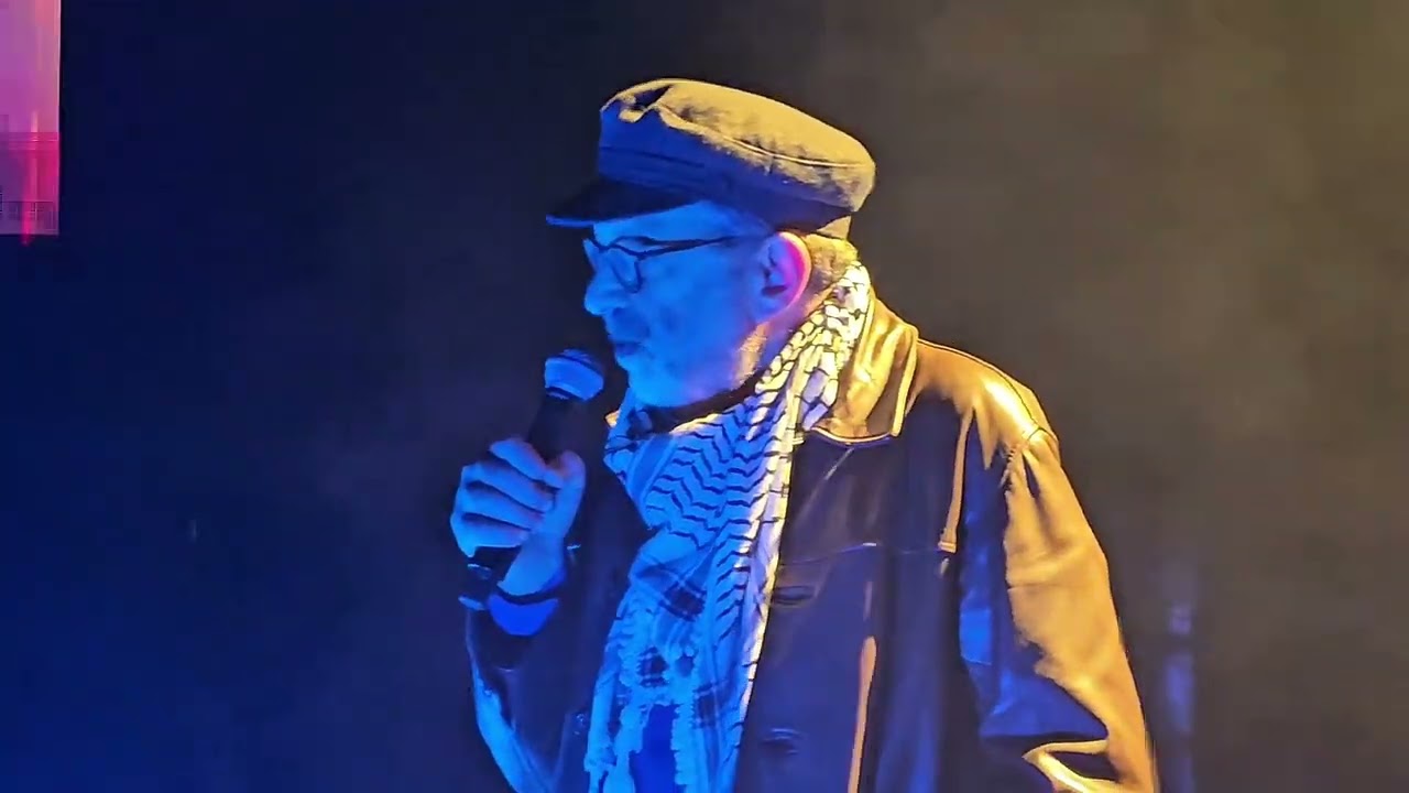 Директор PSC Бен Джамал выступает на концерте Kneecap в 3Arena, Дублин.