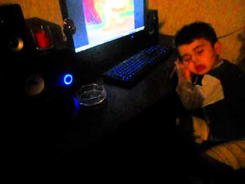 არ ძინავს, უსმენს:):):)