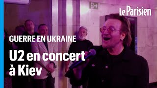 Ukraine : Bono et The Edge, du groupe U2, donnent un concert dans le métro à Kiev