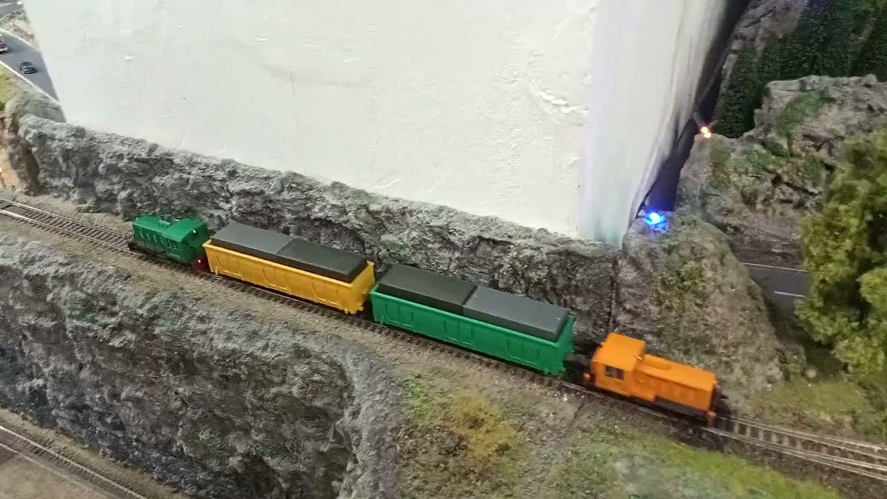 22 января 2022 г.  Два ТГМ2 от Пико, со звуковыми декодерами SoundGT2, два полувагона от Eve-Model.