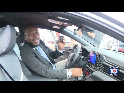 2025 Miami-Dade Public Schools principal of the year receives new car
