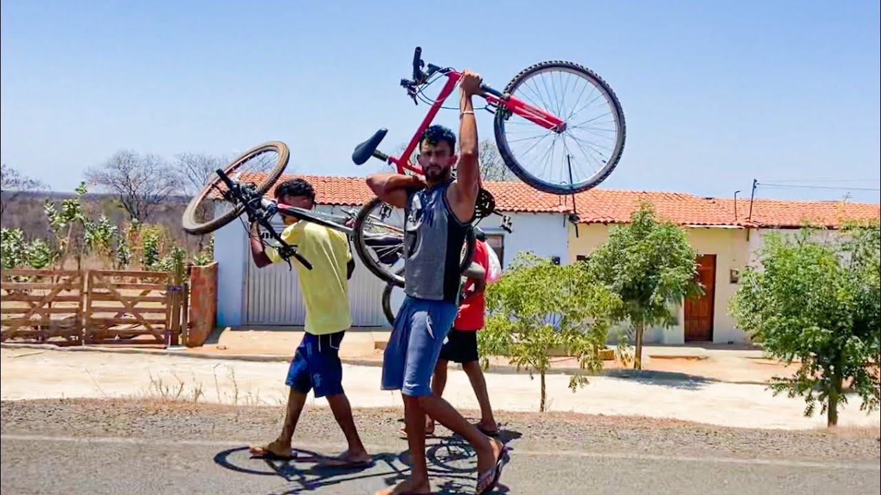 BRUTINHO TROLOU ELES NO ROLÊ DE BICICLETA