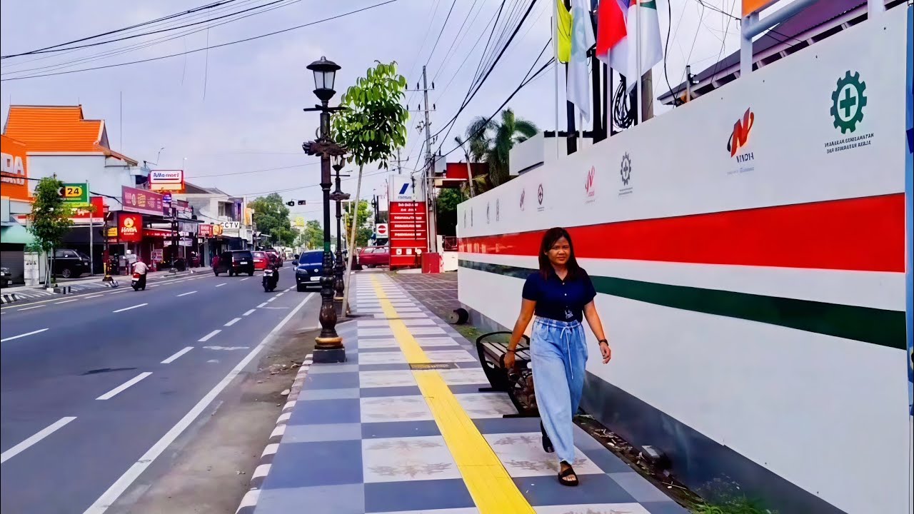 Morning walk start from PEMKAB KEDIRI to KEDIRI MEMORIAL PARK part 1