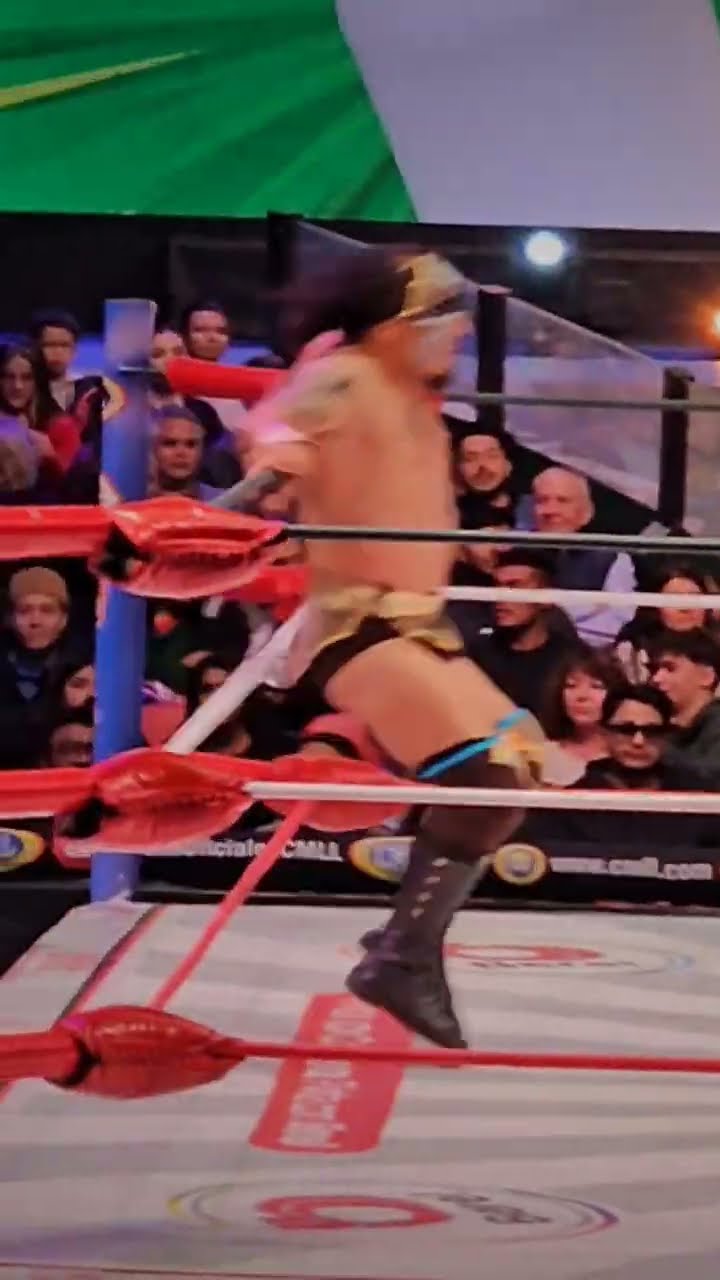 Tope con vuelta de Espíritu Negro en la Arena México