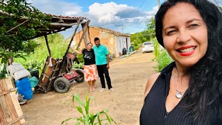Trabalhadores contentes com sua colheita em Pedra