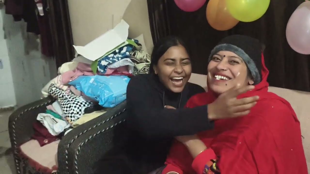 First time nigh 🌉❣️birthday celebration🎉😘 किया didi का dirth day 🤗 #birthday #suprise 