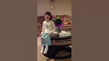 طفله تقرا سوره الكوثر