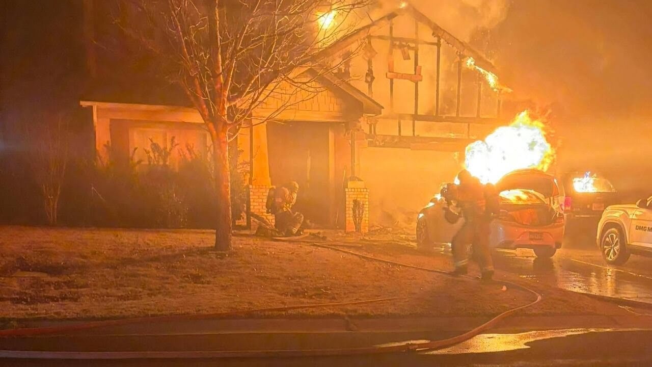 Car fire spreads to garage, attic in Lake Wylie home | WSOC-TV - YouTube