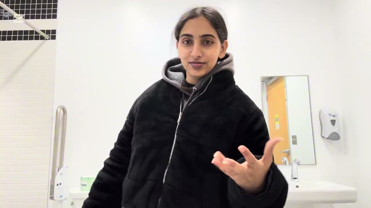 Canada High School 🏫Shower System Shocking 😱showers+washrooms 🇨🇦#canadajobs #internationalstudents 