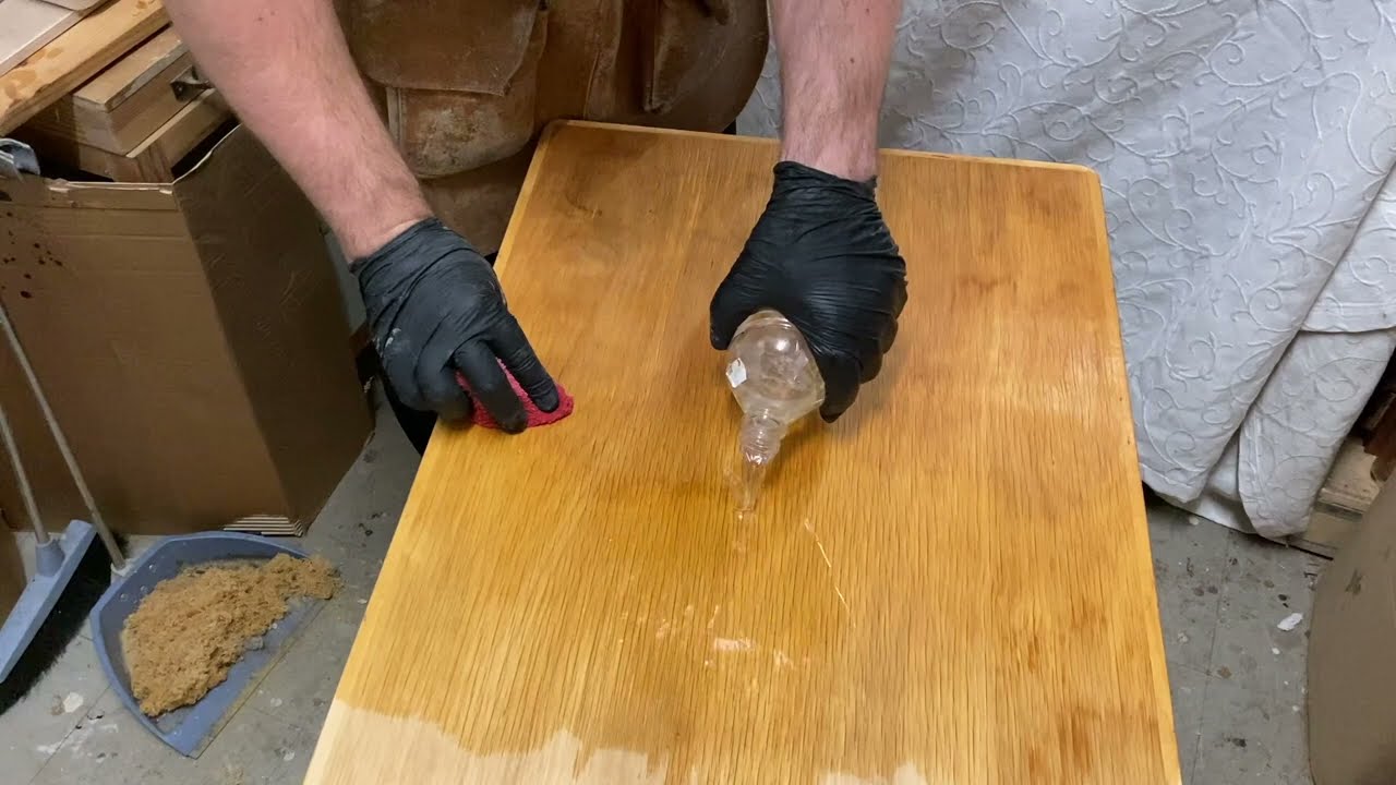 Kirjoituspöydän kannen kunnostaminen