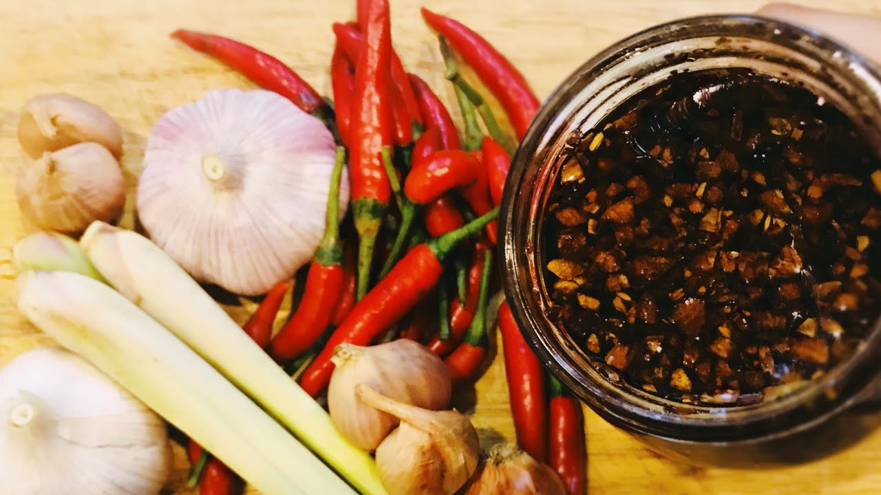 The BEST homemade Chili & Garlic Oil with Lemon Grass in the world.