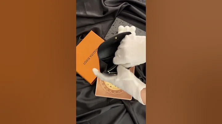 LOUIS VUITTON M81455 黑壓紋信封釦式零錢包