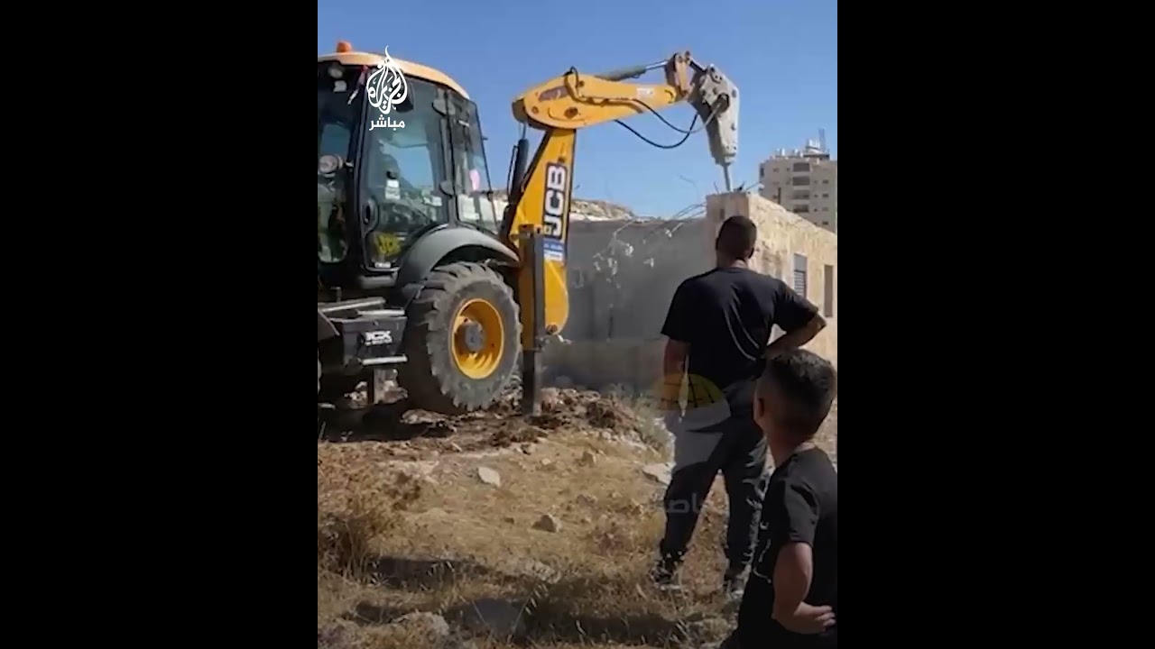 الاحتـلال يجبر عائلة المقدسي مصعب المطور على هدم منزلها بحجة البناء دون ترخيص
