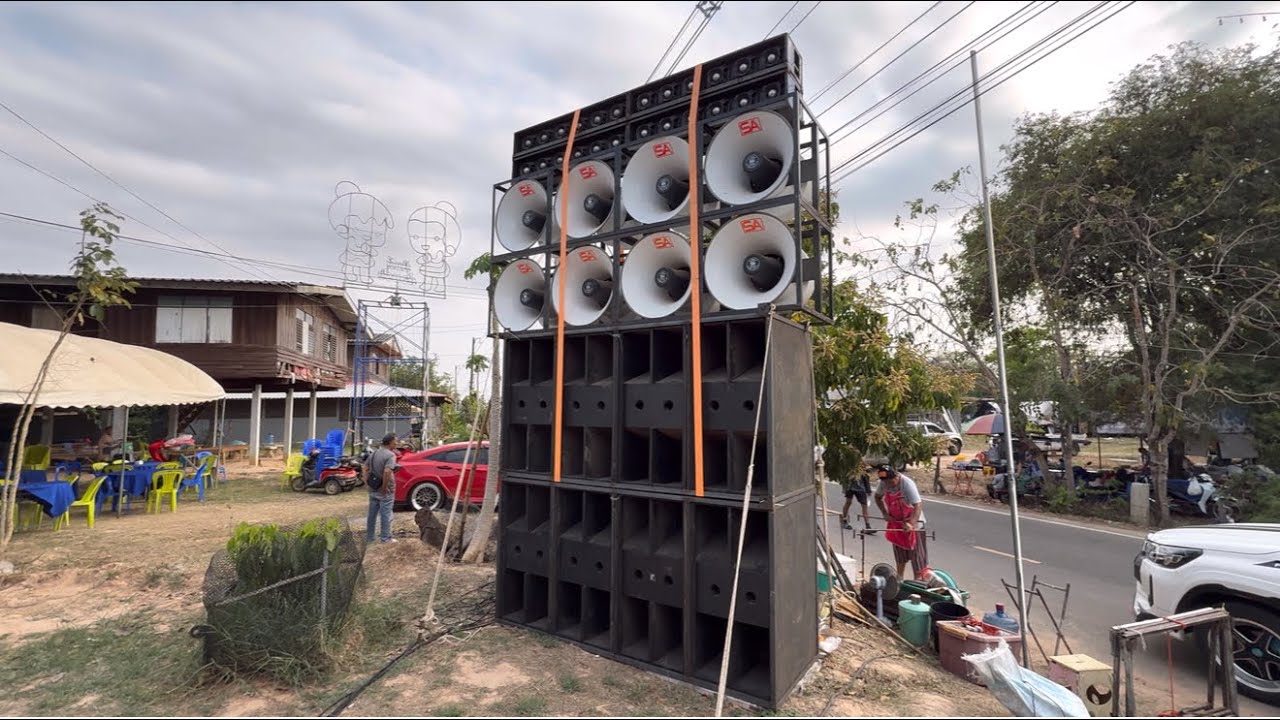 ดังทั้งตำบล ดับบลิวล้วนๆทั้งเครื่องไฟทั้งเวที