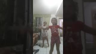 Eu e minha  irmã  dançando Just dance