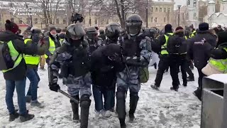 Moscow Wakes Up To Detentions, Heavy Police Presence As Navalny Supporters Take To The Streets