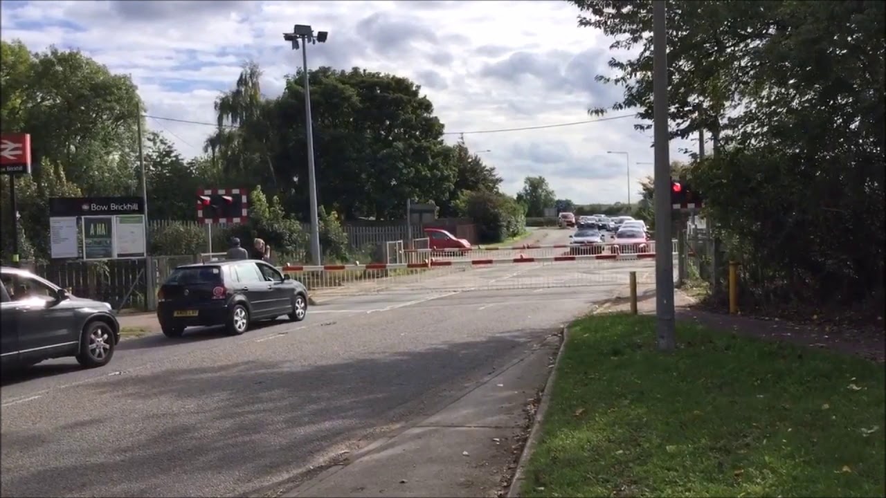 Bow Brickhill Station Level Crossing 23/09/17