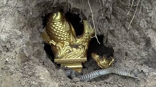 A big snake guards a huge treasure