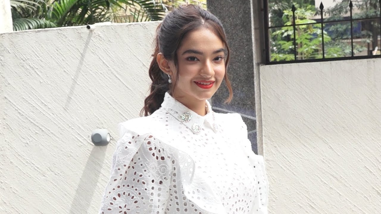 Anushka Sen In A White Swimsuit In Maldives Is Making The Friday Blues Look  Pretty Good