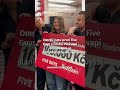 Omrkli jsme první Five Guys v Česku. Překvapí milkshakem se slaninou, ceny má vyšší