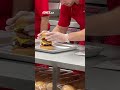 Omrkli jsme první Five Guys v Česku. Překvapí milkshakem se slaninou, ceny má vyšší