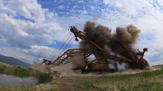Odstřel velkostroje KU 800, demolition semtex blasting