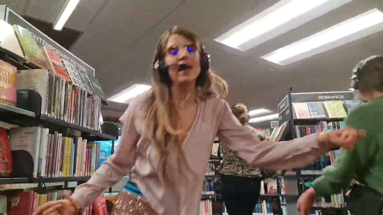 Silent Sessions - Live music through Silent Disco equipment feat. Molly Devine!